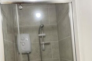 Shower, hair dryer, towels - 1-bed Apt, Sleeps 4, Old Trafford Nearby (Manchester)