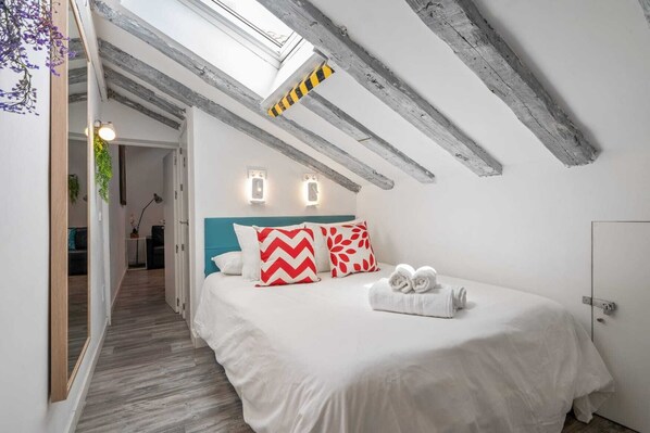 Iron/ironing board, Internet, bed sheets