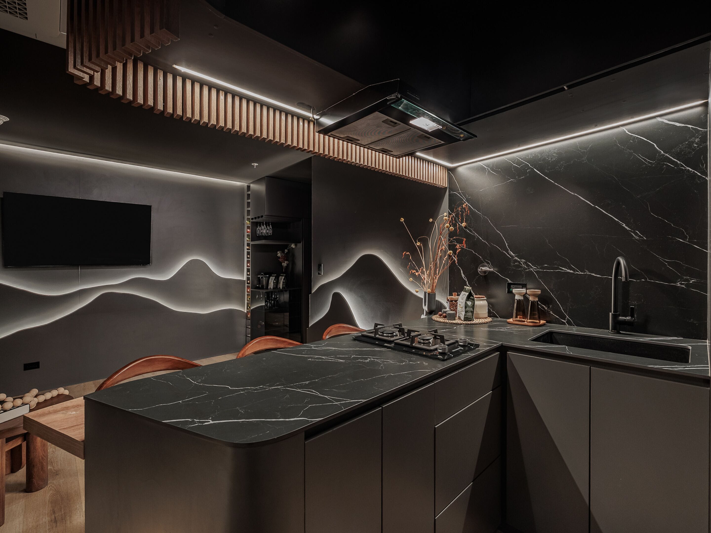 Superior Suite, City View | Private kitchen