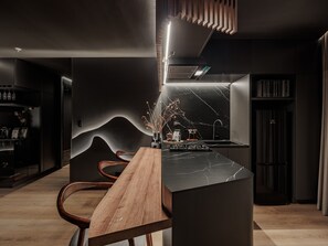 Superior Suite, 2 Bedrooms, City View | Private kitchen