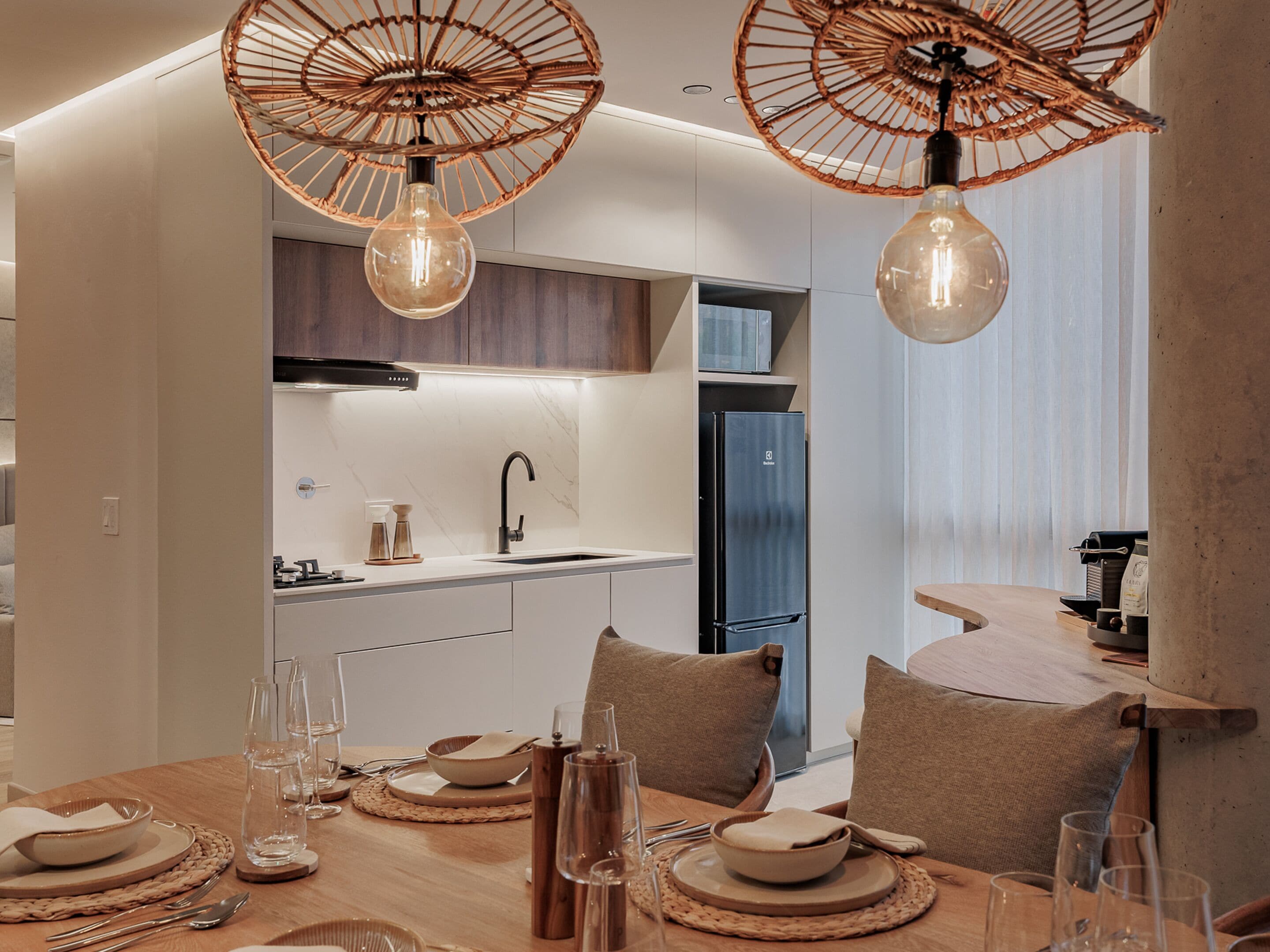 Deluxe Suite, City View | Private kitchen