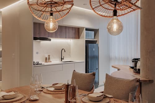 Deluxe-Suite, 4 Schlafzimmer, Stadtblick | Eigene Küche | Kühlschrank, Mikrowelle, Herdplatte, Wasserkocher mit Kaffee-/Teezubehör
