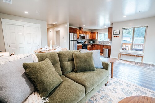 Perfect 1-bedroom apartment in the redwood curtain for your getaway