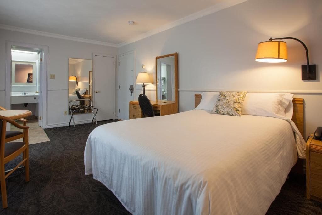 Schreibtisch, Bügeleisen/Bügelbrett, kostenloses WLAN