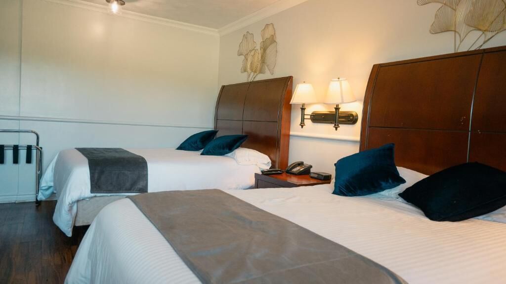 Dubbelrum - 2 dubbelsängar - icke-rökare | Skrivbord, strykjärn/strykbräda och gratis wi-fi