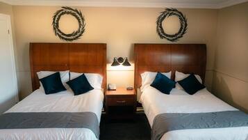 Bureau, fer et planche à repasser, accès au Wi-Fi (inclus)