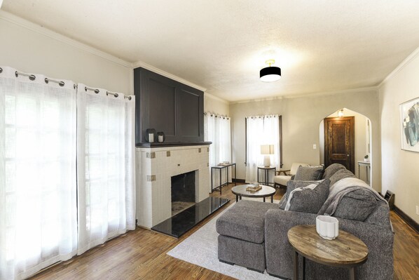 Unclassified image, 1 of 18, button