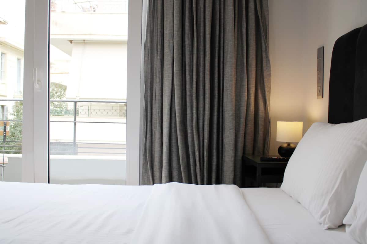 Blackout curtains, free WiFi, wheelchair access