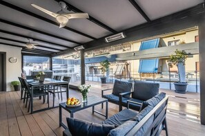 Outdoor dining - ARIS Premium Accommodation (Athens)