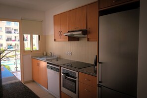 Private kitchen - Crystalview Elysia by Staycom (Paphos)