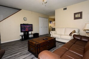 Living area - Spacious, privet entry retreat 2 min walk to Worlds Famous Beach! (Daytona Beach Shores)