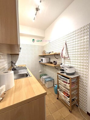 冷蔵庫、電子レンジ、オーブン、食器洗い機