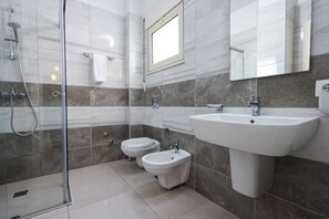 Bathroom - Perla Apartment 001 in Plazhi San Pietro (Plazhi San Pietro)