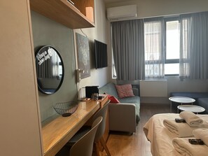 1 bedroom, desk, iron/ironing board, travel cot - Athena Urban Retreat Apartment (Athina)
