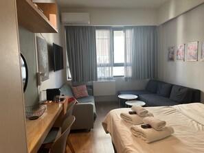 1 bedroom, desk, iron/ironing board, travel cot - Athena Urban Retreat Apartment (Athina)
