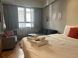 1 bedroom, desk, iron/ironing board, travel cot - Athena Urban Retreat Apartment (Athina)