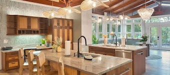 Spacious Kona Retreat | Sleeps 17 | Game Room