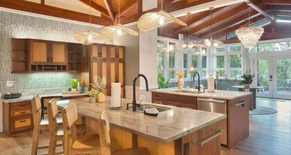 Spacious Kona Retreat | Sleeps 17 | Game Room