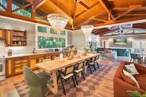 Dining - Spacious Kona Retreat | Sleeps 17 | Game Room (Kailua-Kona)