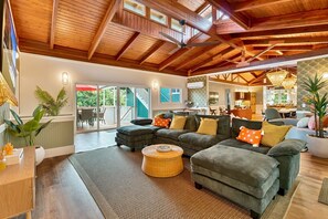 TV - Spacious Kona Retreat | Sleeps 17 | Game Room (Kailua-Kona)
