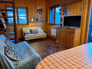 1 bedroom - Charming mountain-style studio overlooking the Mont Blanc range. (Les Houches)