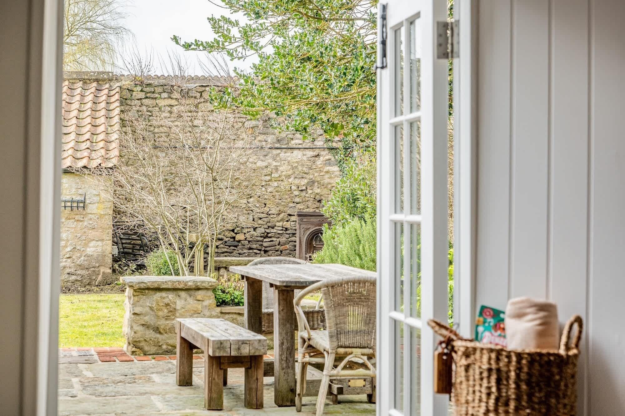 屋外ダイニングエリア