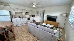 Living area - SunShell 3 - Steps from Sand (Fort Myers)