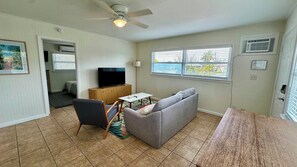 TV - SunShell 3 - Steps from Sand (Fort Myers)
