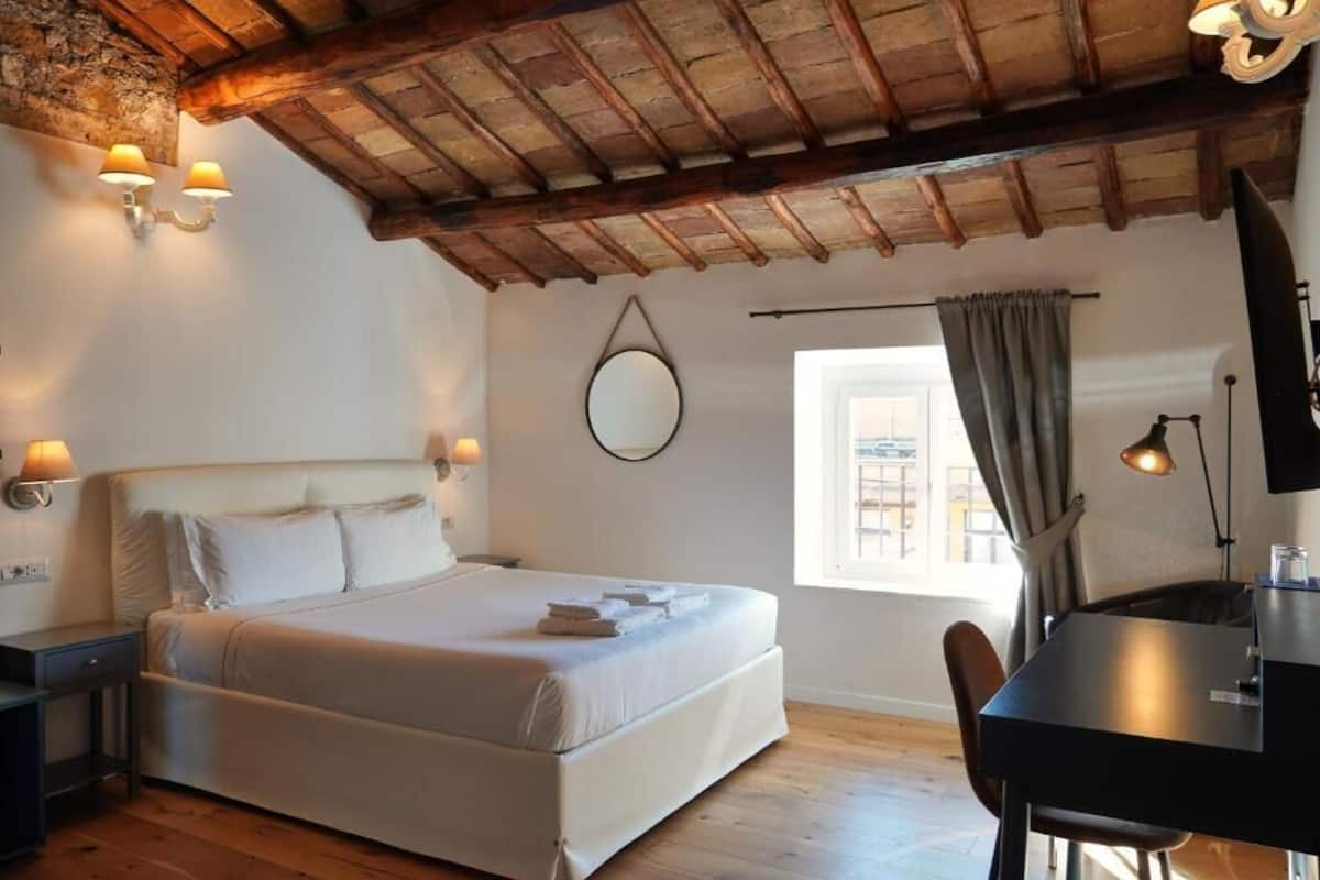 Deluxe Apartment, 4 Bedrooms, Private Bathroom