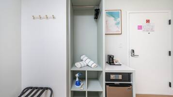 Double Room, 1 King Bed