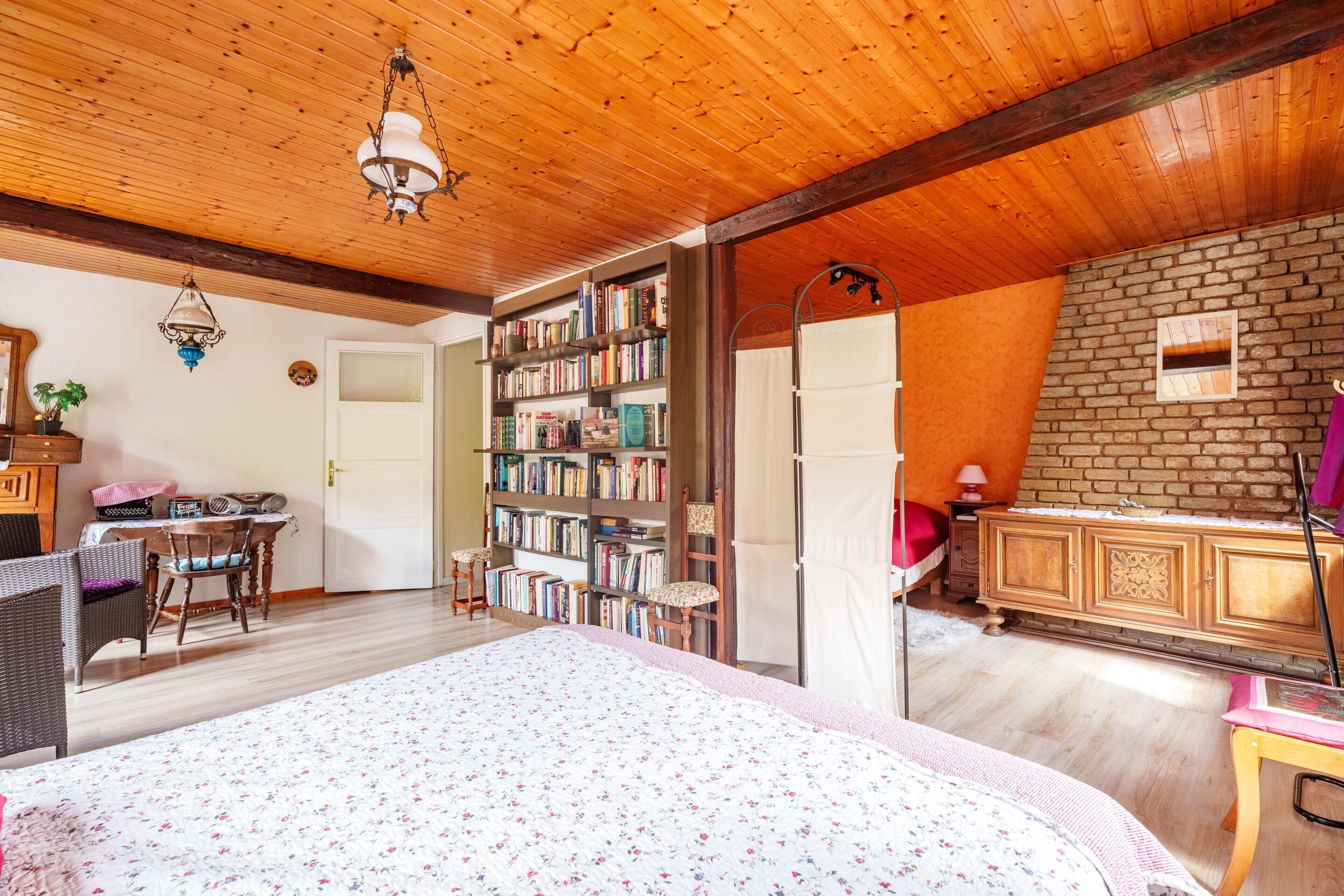 4 Schlafzimmer, Schreibtisch, Bügeleisen/Bügelbrett, WLAN