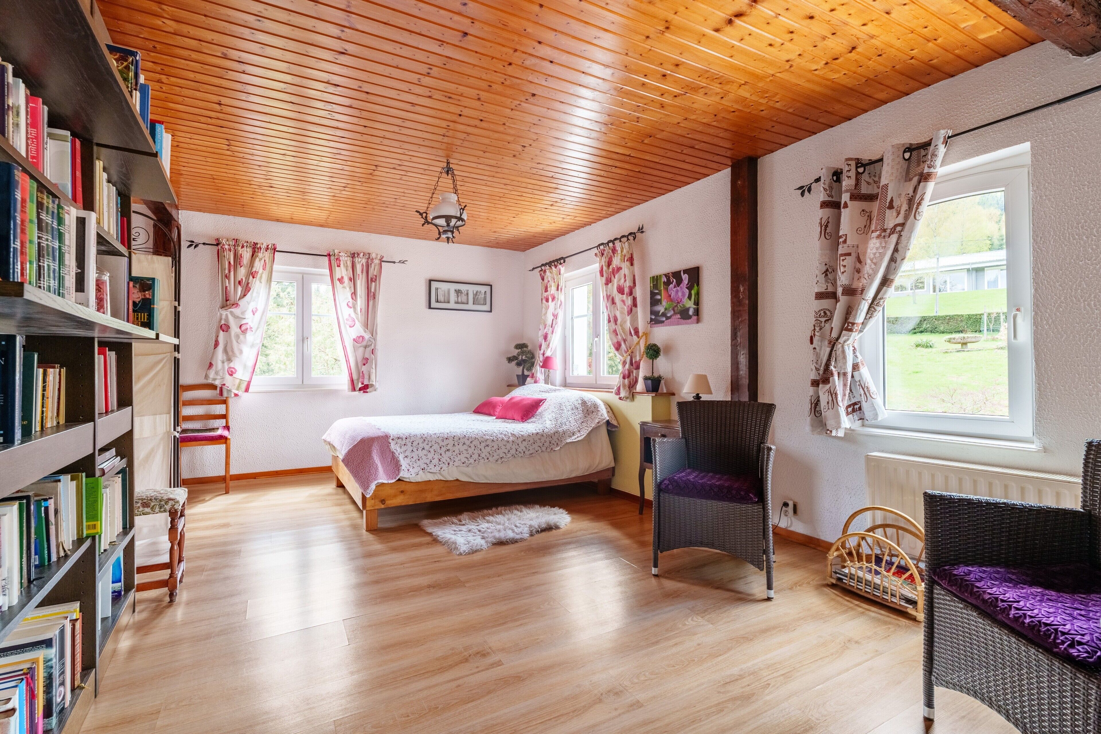 4 bedrooms, desk, iron/ironing board, WiFi
