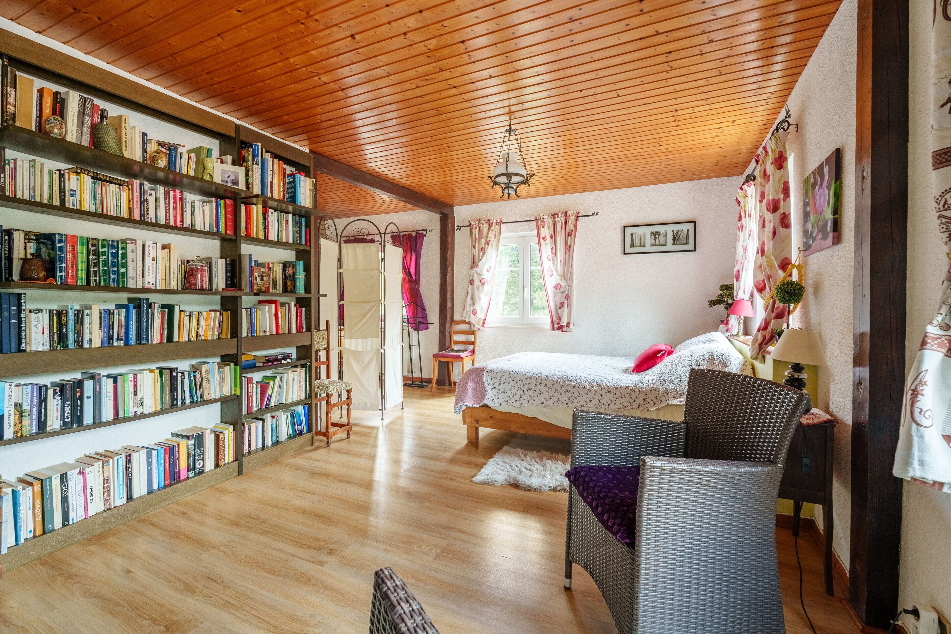 4 slaapkamers, een strijkplank/strijkijzer, wifi