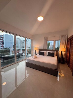 Blackout curtains, free WiFi - Ashford Apartments (San Juan)