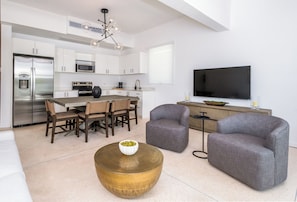 Deluxe Apartment, 3 Bedrooms, City View | Living area - Ashford Apartments (San Juan)
