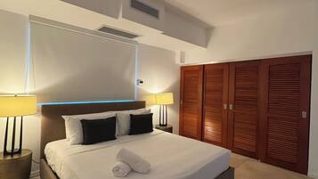 Ático ejecutivo, 3 habitaciones, vistas a la ciudad | Cortinas opacas y wifi gratis