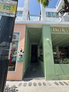 Front of property - Ashford Apartments (San Juan)