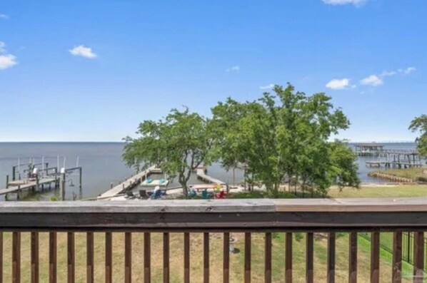 Luokittelematon kuva, 1 kautta 7, painike