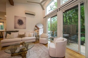 Room - Tranquil 2BR Escape w Zen Garden Waterfall View (Hendersonville)