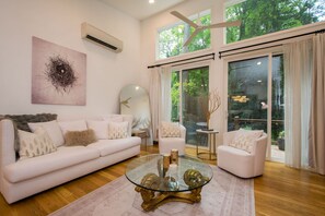 Room - Tranquil 2BR Escape w Zen Garden Waterfall View (Hendersonville)