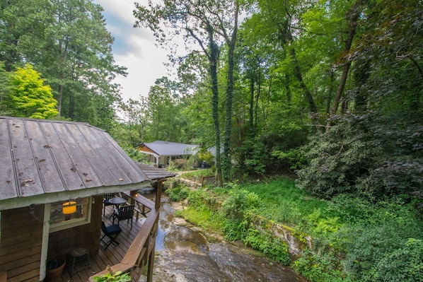 House - Tranquil 2BR Escape w Zen Garden Waterfall View (Hendersonville)