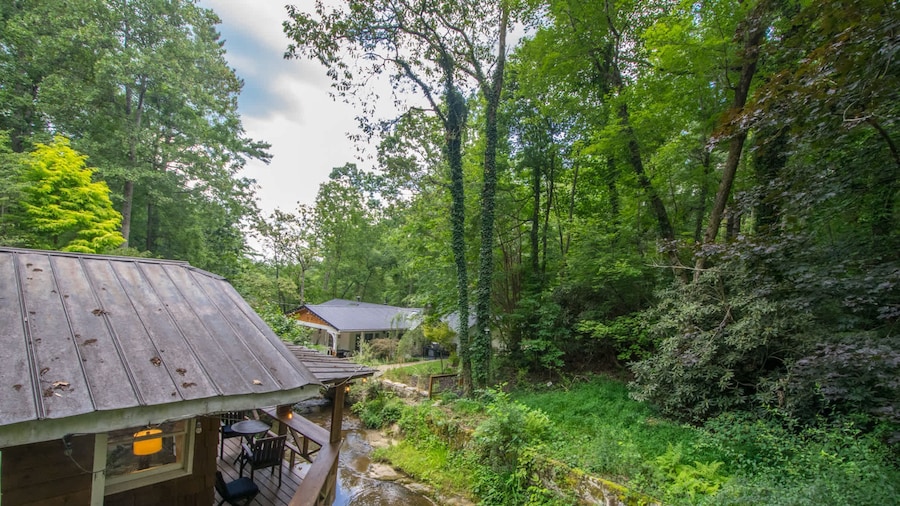 Tranquil 2BR Escape w Zen Garden Waterfall View