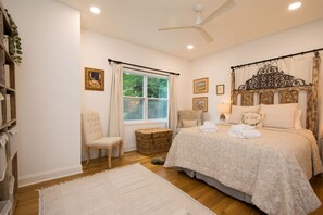 Room - Tranquil 2BR Escape w Zen Garden Waterfall View (Hendersonville)