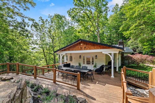 5BR Estate w Guesthouse Private Waterfall Trail
