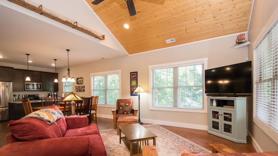 3BR Retreat Ensuite Baths Fire Pit