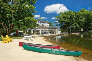 Room - Stone Studio Lakefront Pool Access (Flat Rock)
