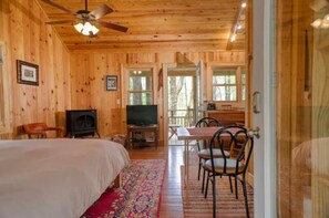 Suite - Cozy Guest Cabin Pet Friendly Secluded Peaceful (Chimney Rock)