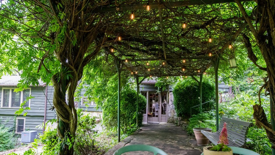 Spacious 4BR w Fireplace Ping Pong Free Tix