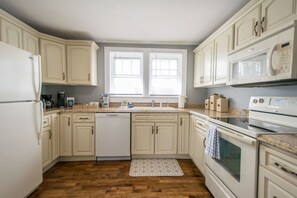 House - Cozy 3BR w Free Attraction Tix 6 Mins to Town (East Flat Rock)