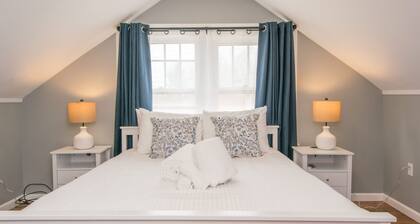 Cozy 3BR w Free Attraction Tix 6 Mins to Town